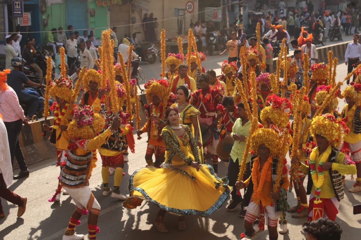 Govardhan Puja grand procession taken out in Varanasi see excitement in the pictures