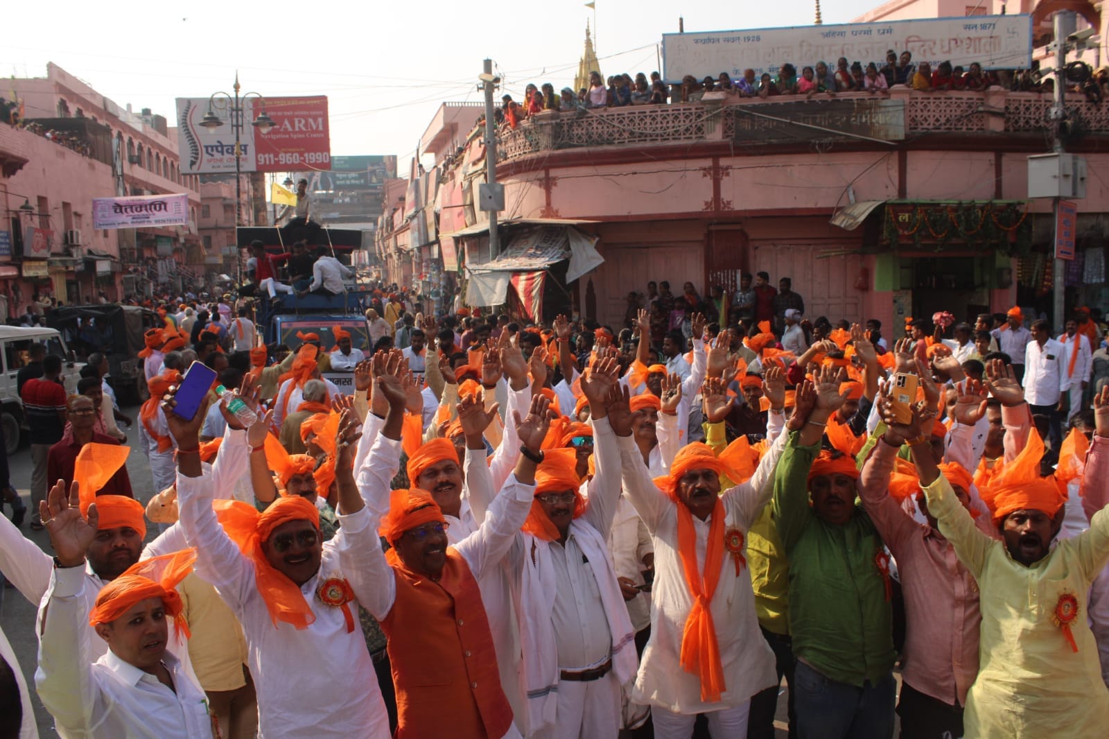 Govardhan Puja grand procession taken out in Varanasi see excitement in the pictures