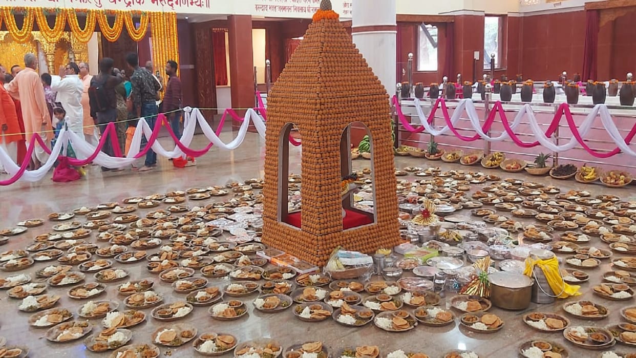 Bhog of Annakoot with Prasad made in the kitchen of 1008 houses twelve Jyotirlinga form decorated Mani Mandir