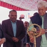 अनंतनाग में कार्यक्रम के दौरान मौजूद एलजी मनोज सिन्हा