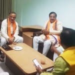 पार्टी नेताओं के साथ महेश शर्मा