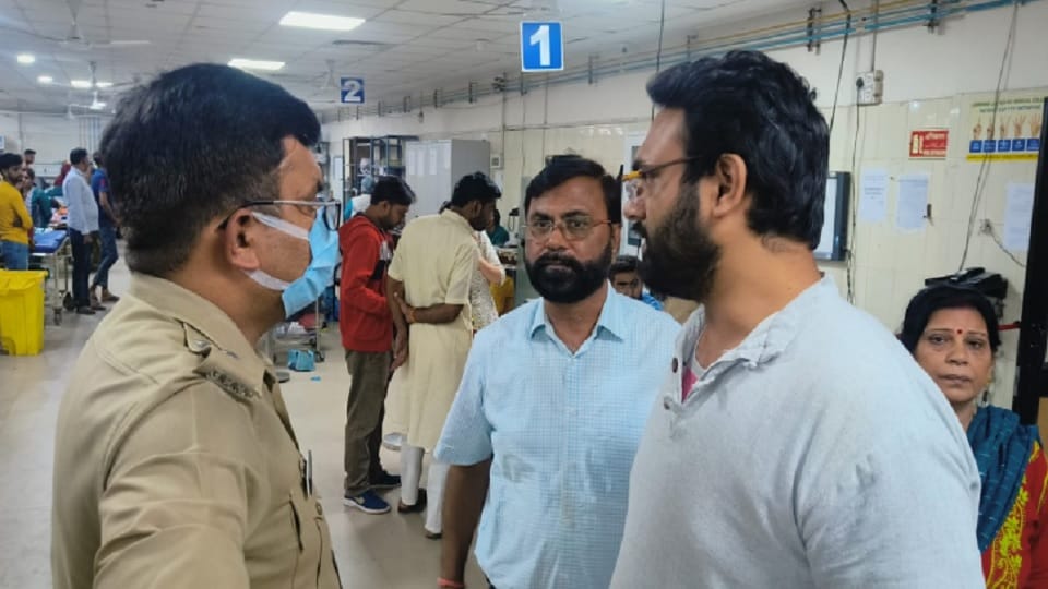 Aligarh : Firing on two youths including former AMU student