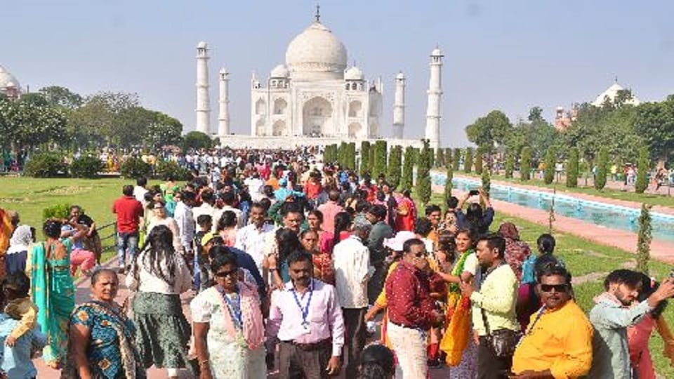 Huge Crowd Of Tourists Gathered To See The Taj Mahal After Diwali