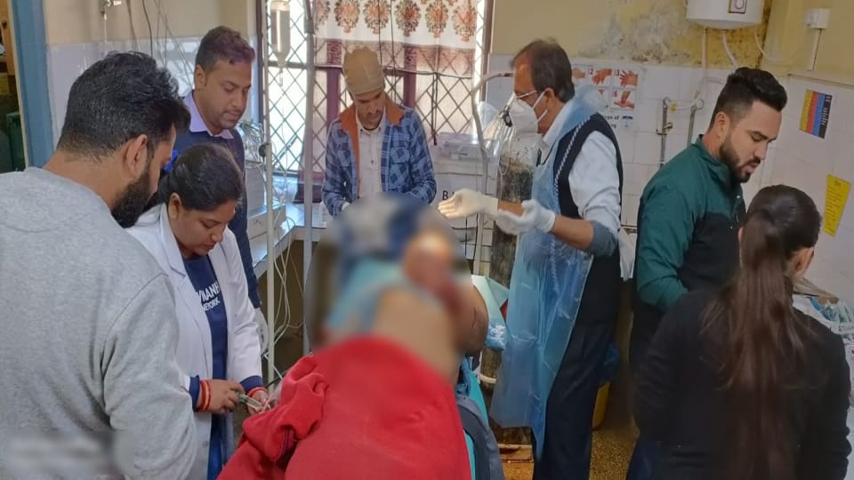 Tehri News: Bear attack on two Nepali labourers early morning