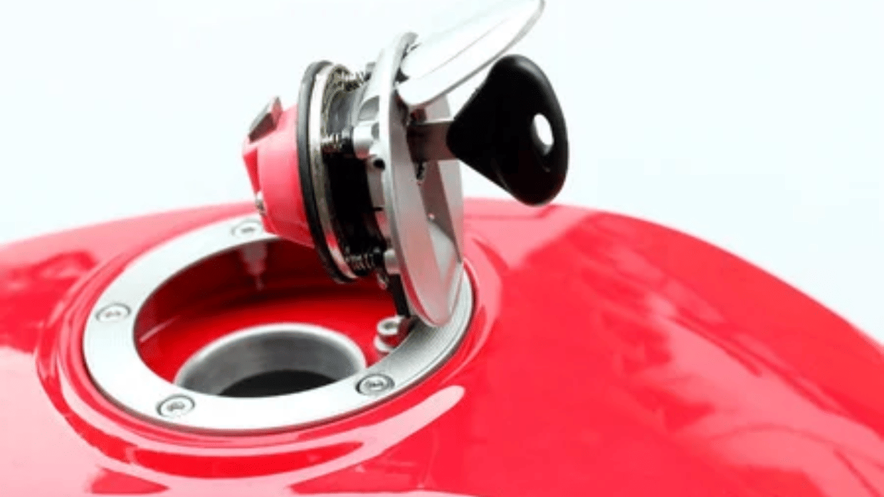 If the petrol tank of a motorcycle gets filled with water, then how to get it out, know everything