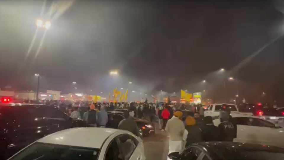Canada Indian Flags Insulted by Khalistani Supporters and India Lovers Face Face News in Hindi