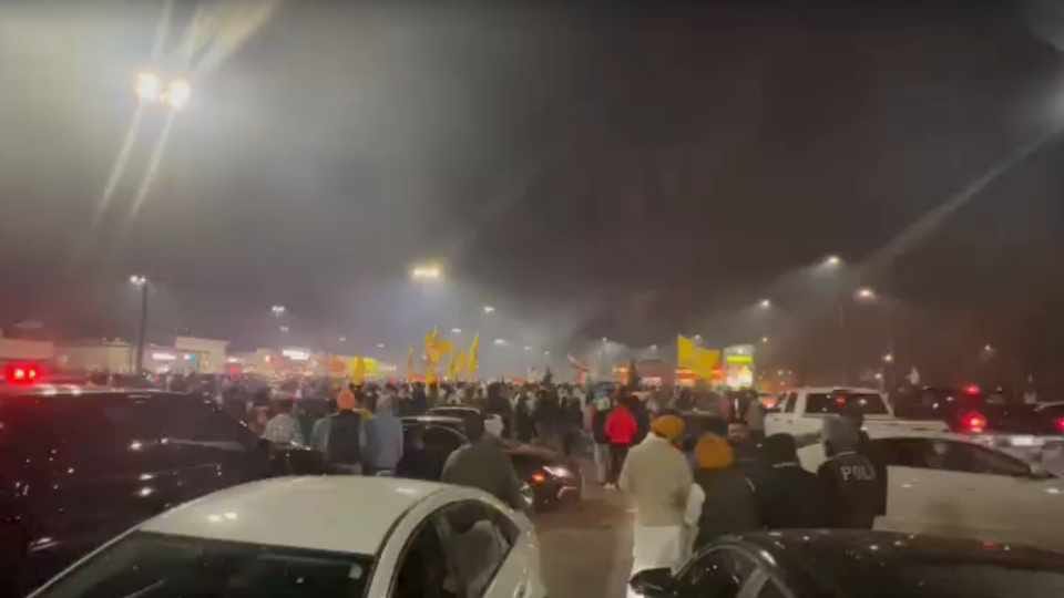 Canada Indian Flags Insulted by Khalistani Supporters and India Lovers Face Face News in Hindi