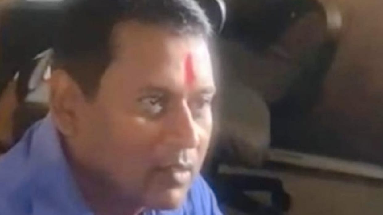 restaurant owner killed by employees for not giving leave in raipur