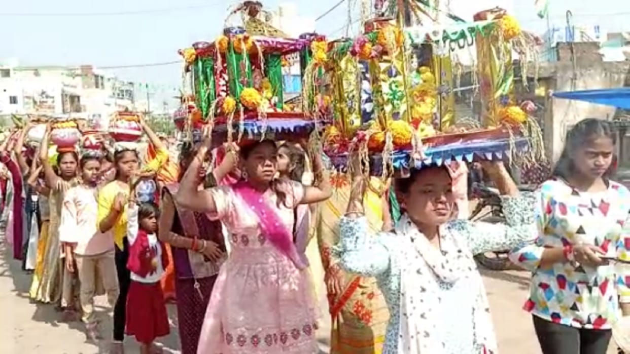 gaura-gauri immersion was done on occasion of diwali in rajnanadgaon