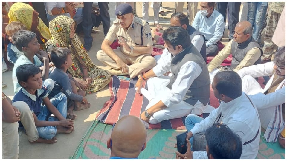 Devran murder case Minister Govind Singh reached to meet the victim family Damoh