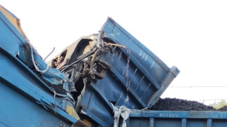 Goods Train Accident on Howrah New Delhi Route, many trains cancelled