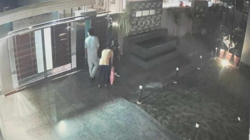 Servant stole Rs 17 lakh in Fatehabad of Haryana
