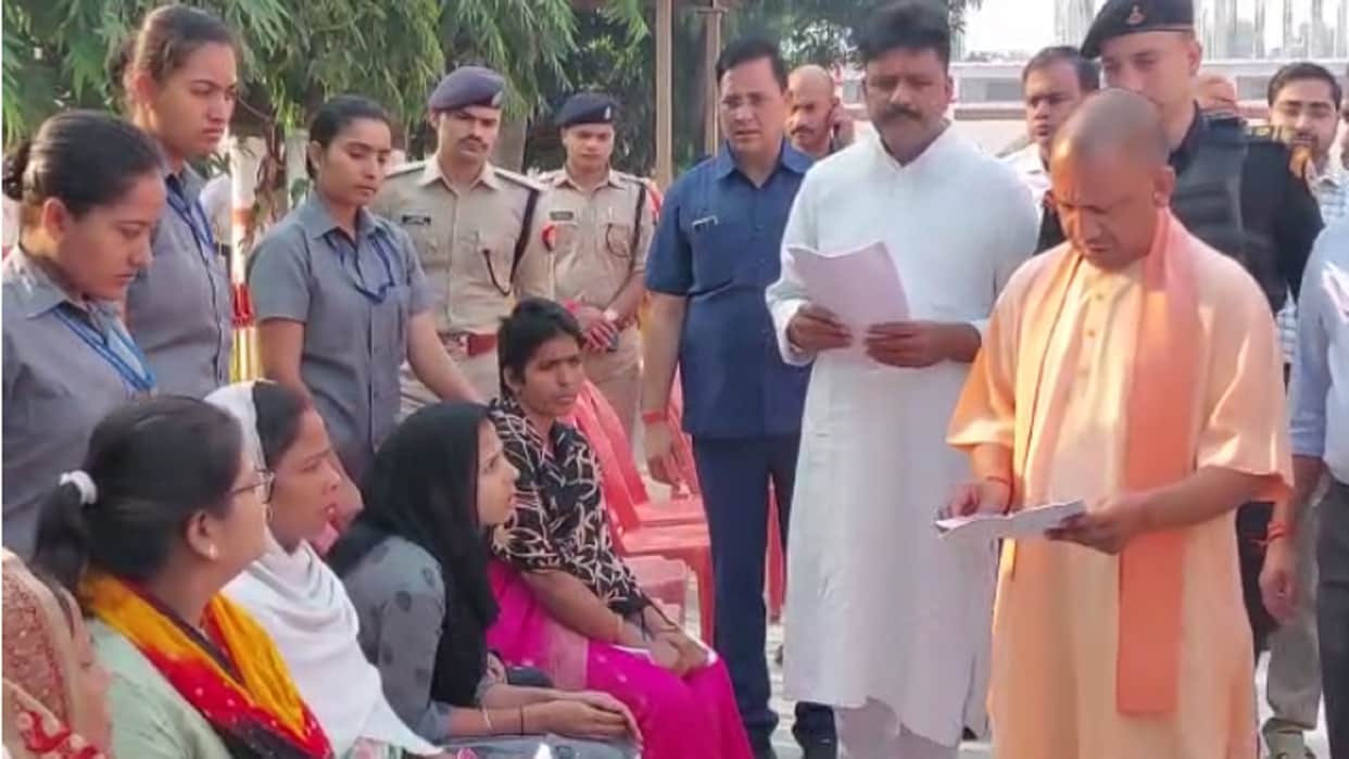 Chief Minister Yogi Adityanath listened to complaint in Janta Darbar in Gorakhpur