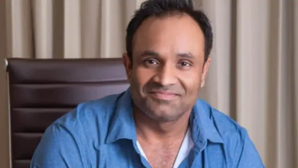 Case registered against film producer Kamal Kishore Mishra for hitting his wife with car at Amboli