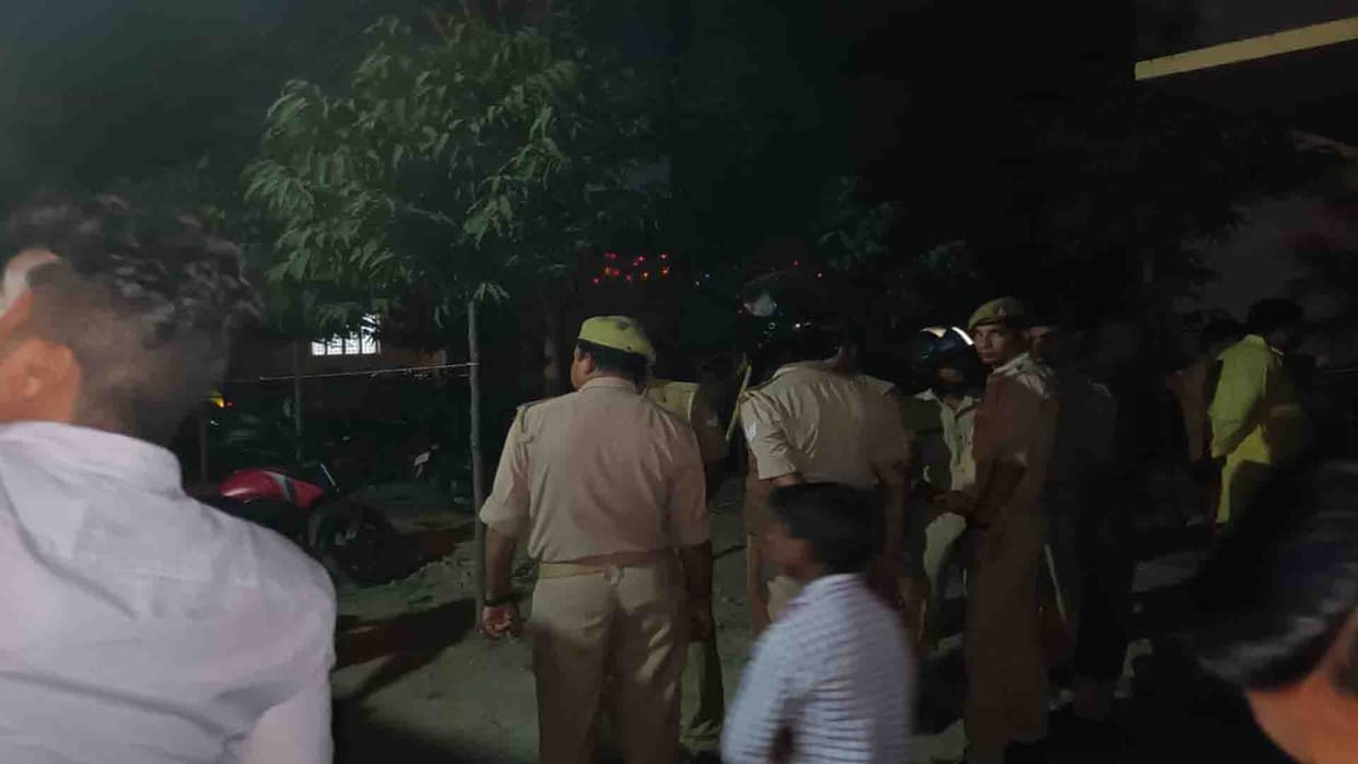 Hardoi Crime: Father-son shot dead in enmity, two people injured