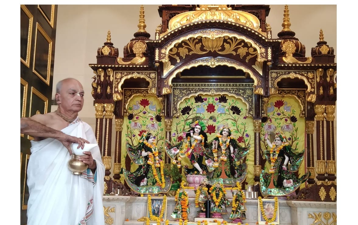 Govardhan Puja 2022, Govardhan is worshiped in homes, 56 dishes are offered to Shri Krishna