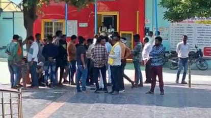 father murder in front of son in Bhind