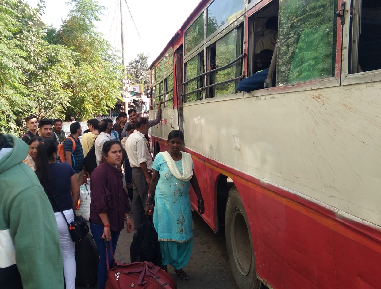 Passengers face trouble in travel due to crowd