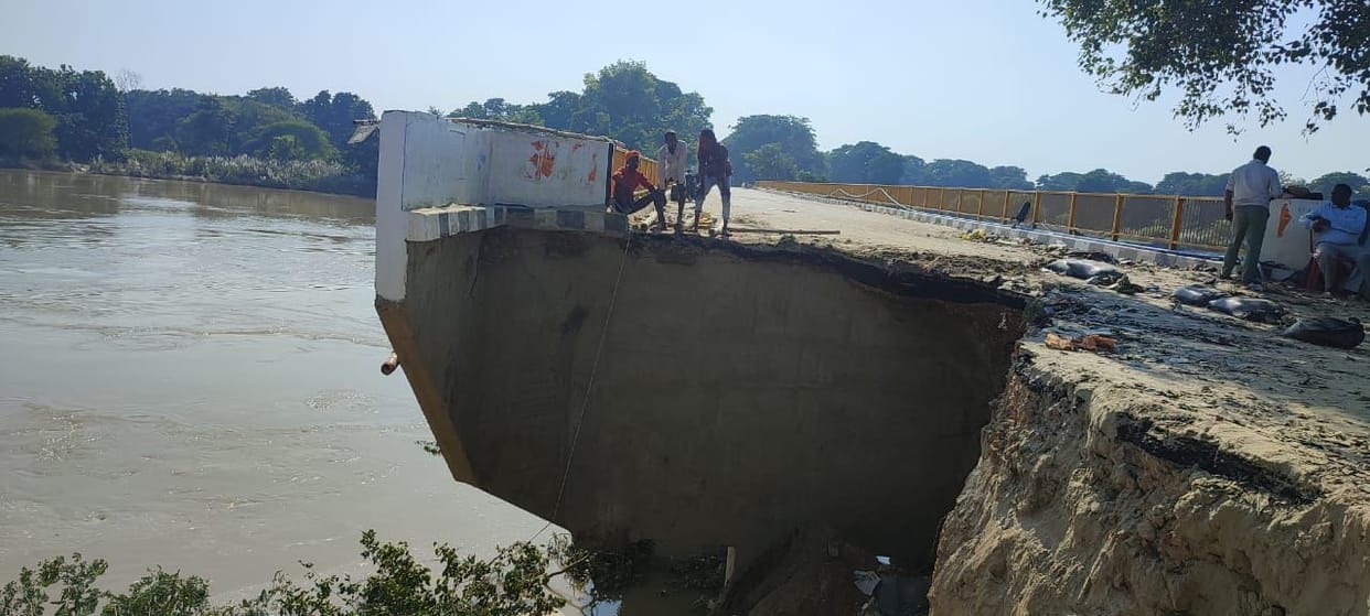 aproach of pidara bridge fell  in river