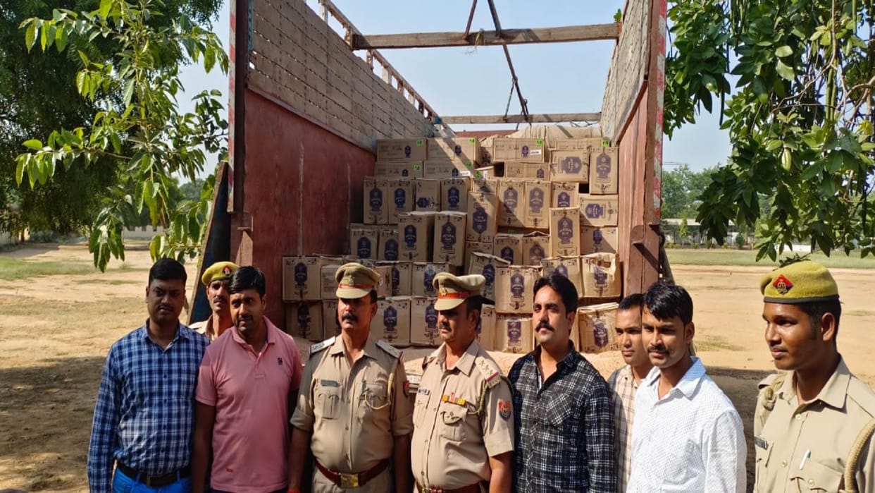 Liquor worth 40 lakhs being taken from Punjab to Bihar recovered Chopan police laid siege
