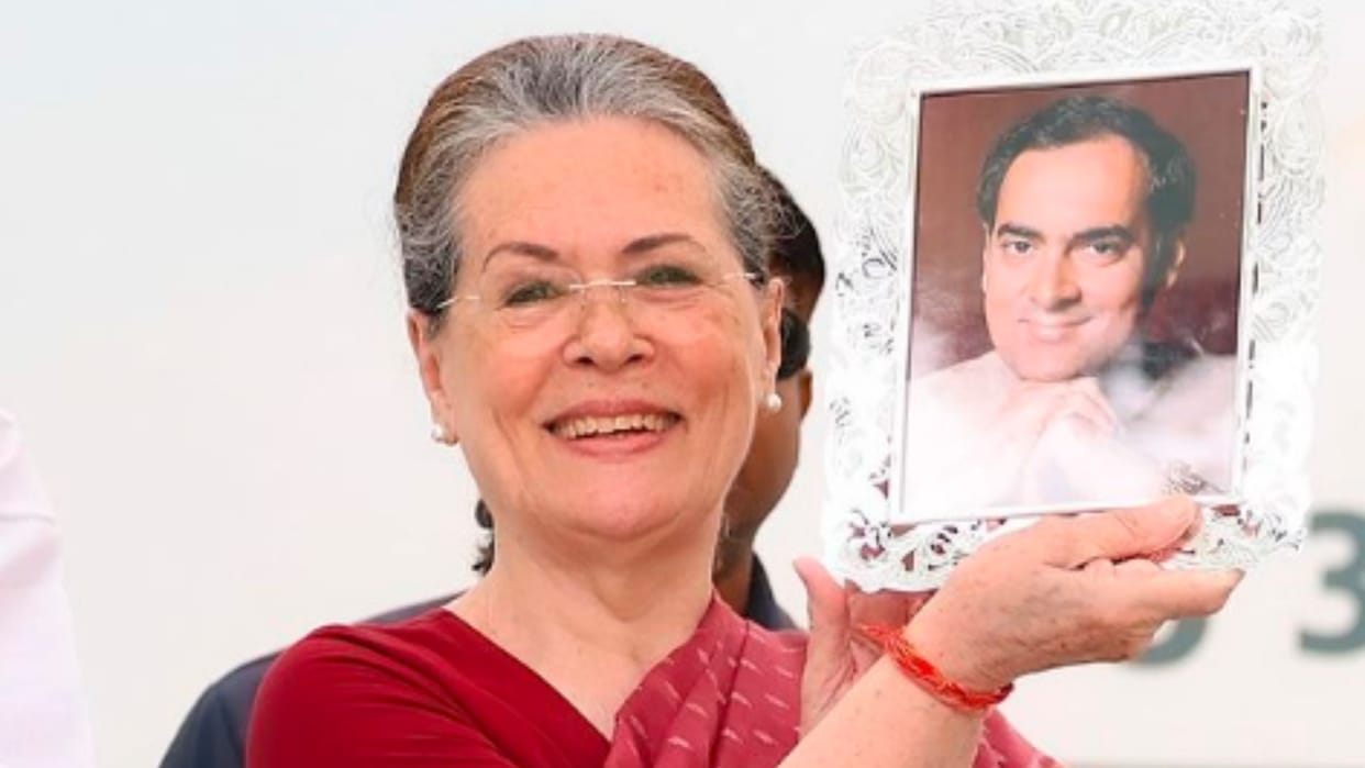 Priyanka Gandhi Vadra posted an emotional Instagram post for her mother Sonia Gandhi