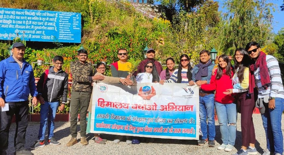Oath administered to tourists under Save Himalaya campaign