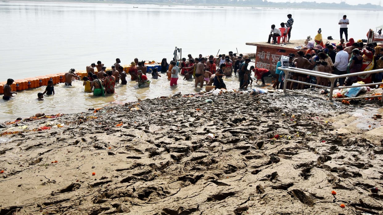 Ganga covered with mud, preparations for worshiping the ghats of Yamuna