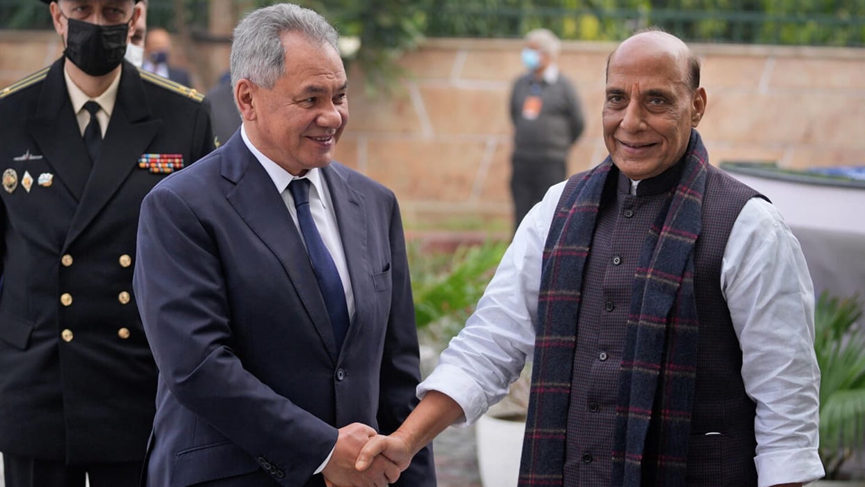 Ukraine Crisis Russian Defence Min Sergei Shoigu talked Rajnath Singh discussed concerns dirty bomb Russia war