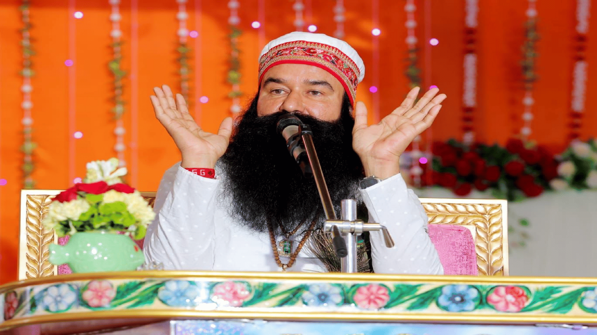 Gurmeet Ram Rahim are live in Barnava Ashram of Baghpat with Honeypreet and family after parole