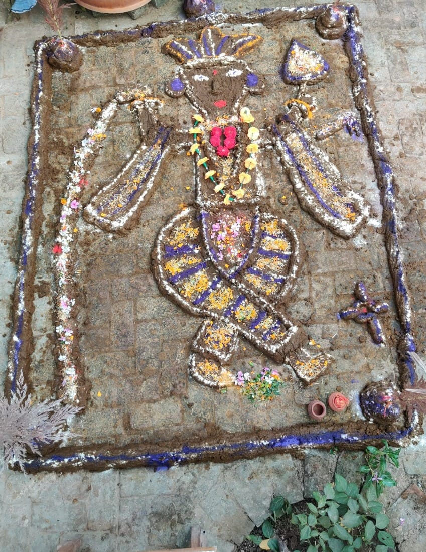 Govardhan Maharaj worshiped from house to house, sung the song of Mangal
