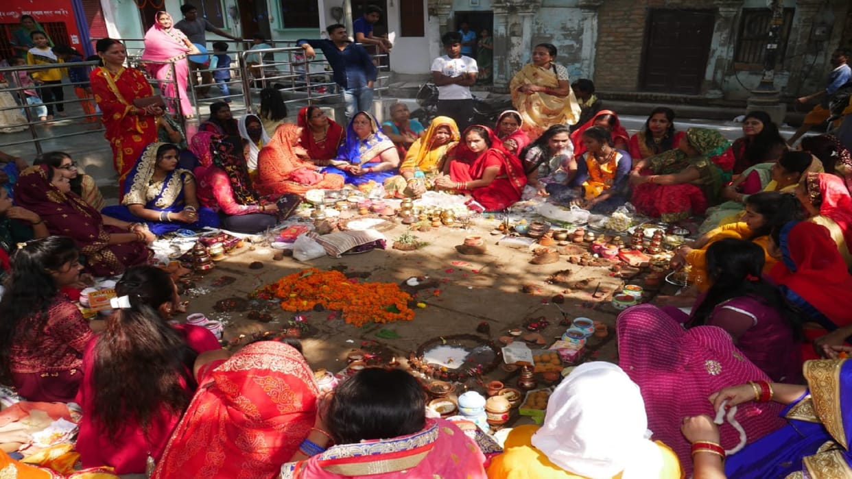 PHOTOS In Varanasi women worshiped by making cow dung Govardhan see photos