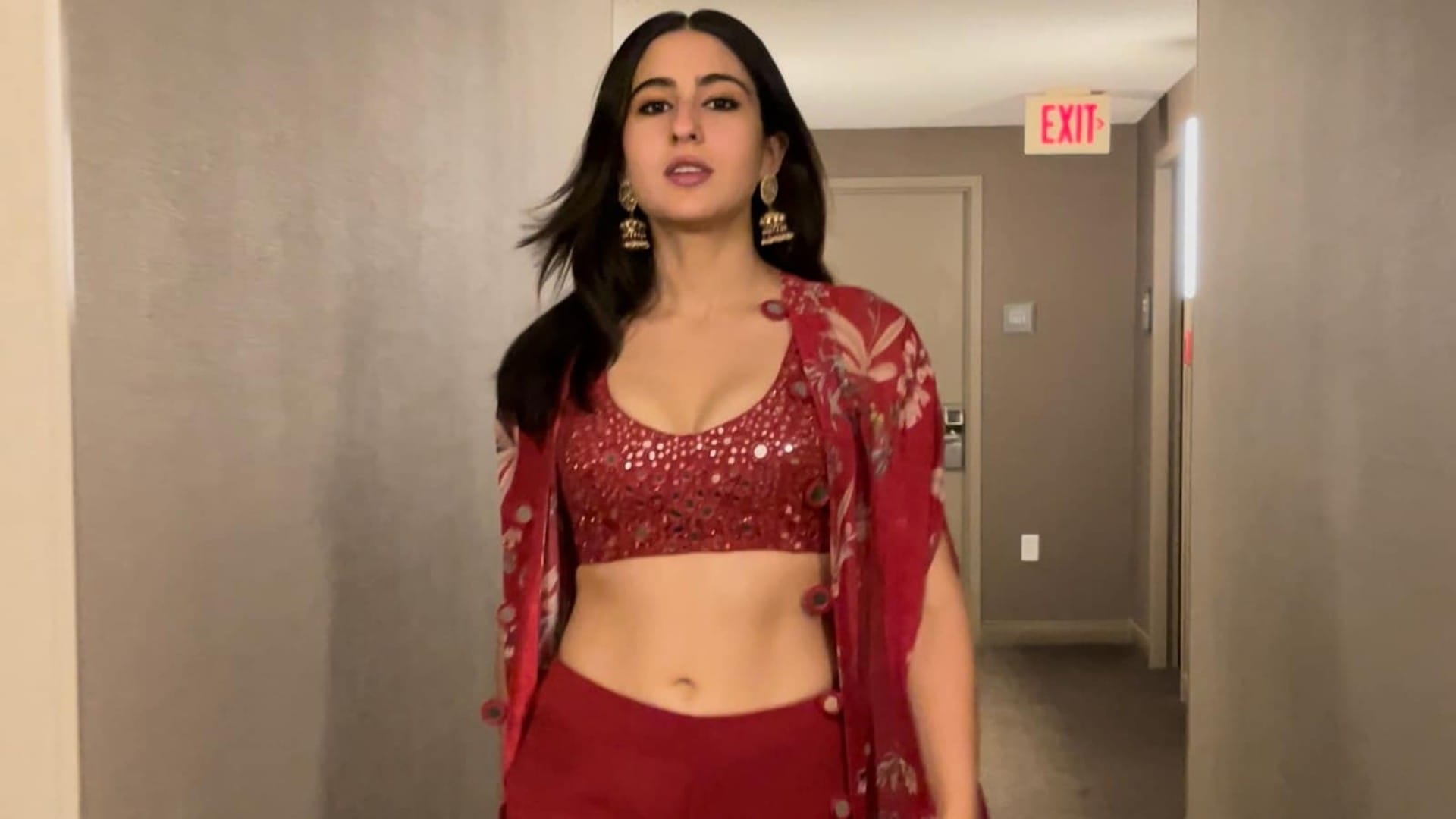 Bollywood Famous Stars like Varun Dhawan Ranveer Singh Sara ali Khan Who Studied Abroad