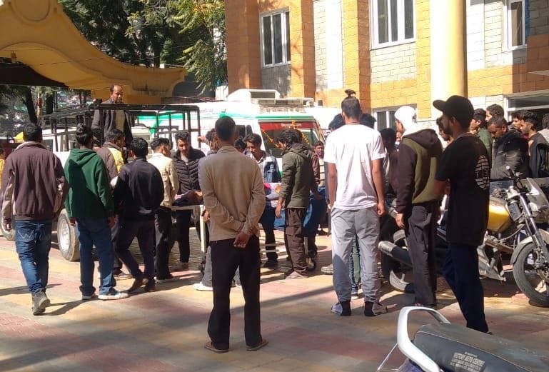 Bike accident in Shamshi to save cattle, two died