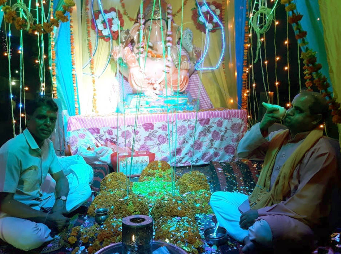 Procession of Lord Govardhan taken out with pomp
