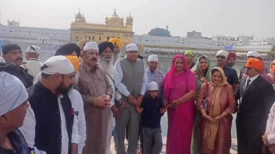 Vice President Dhankhar pays obeisance at Sri Harmandir Sahib