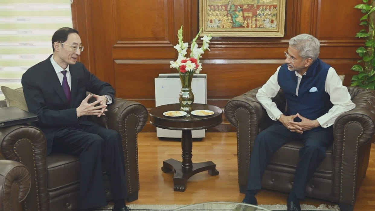 India China Border Row Jaishankar told to Chinese ambassador peace and peace on border is necessary