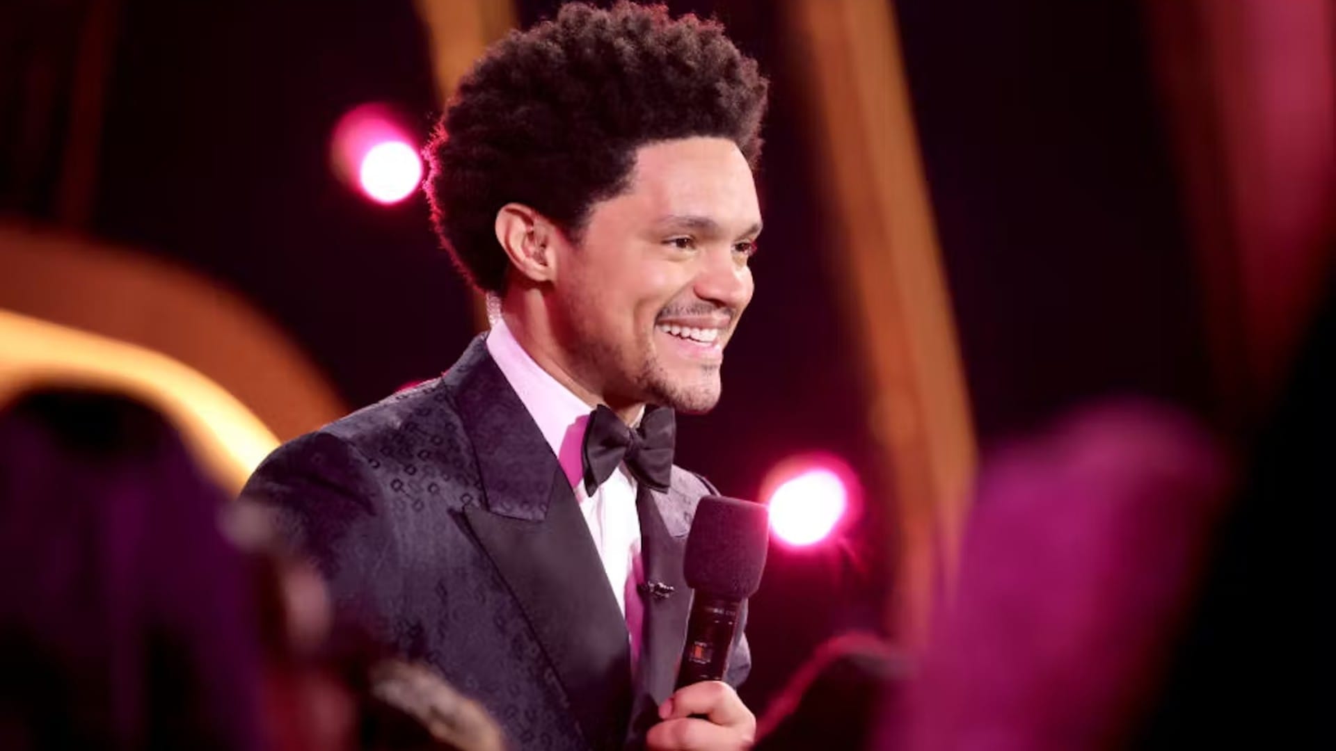 Racist Comment on British Pm Rishi Sunak, Comedian Trevor Noah reacts on His Show