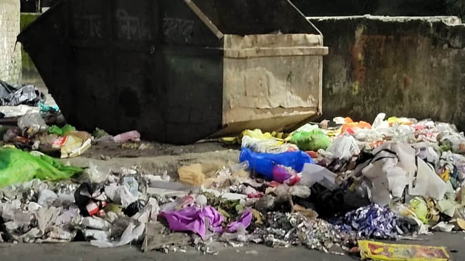 Dehradun News: Garbage spread everywhere in city but nagar nigam on first number in swachh survekshan
