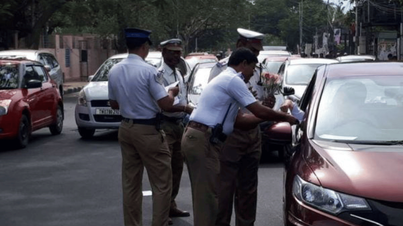 In India police cannot deduct anyone's challan on these five reasons Wearing slippers Half sleeve T Shirt Extr