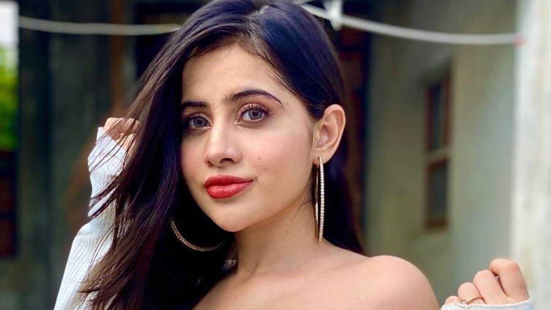 Urfi Javed meet her fans and kissed video getting viral on social media users said giving wrong teaching