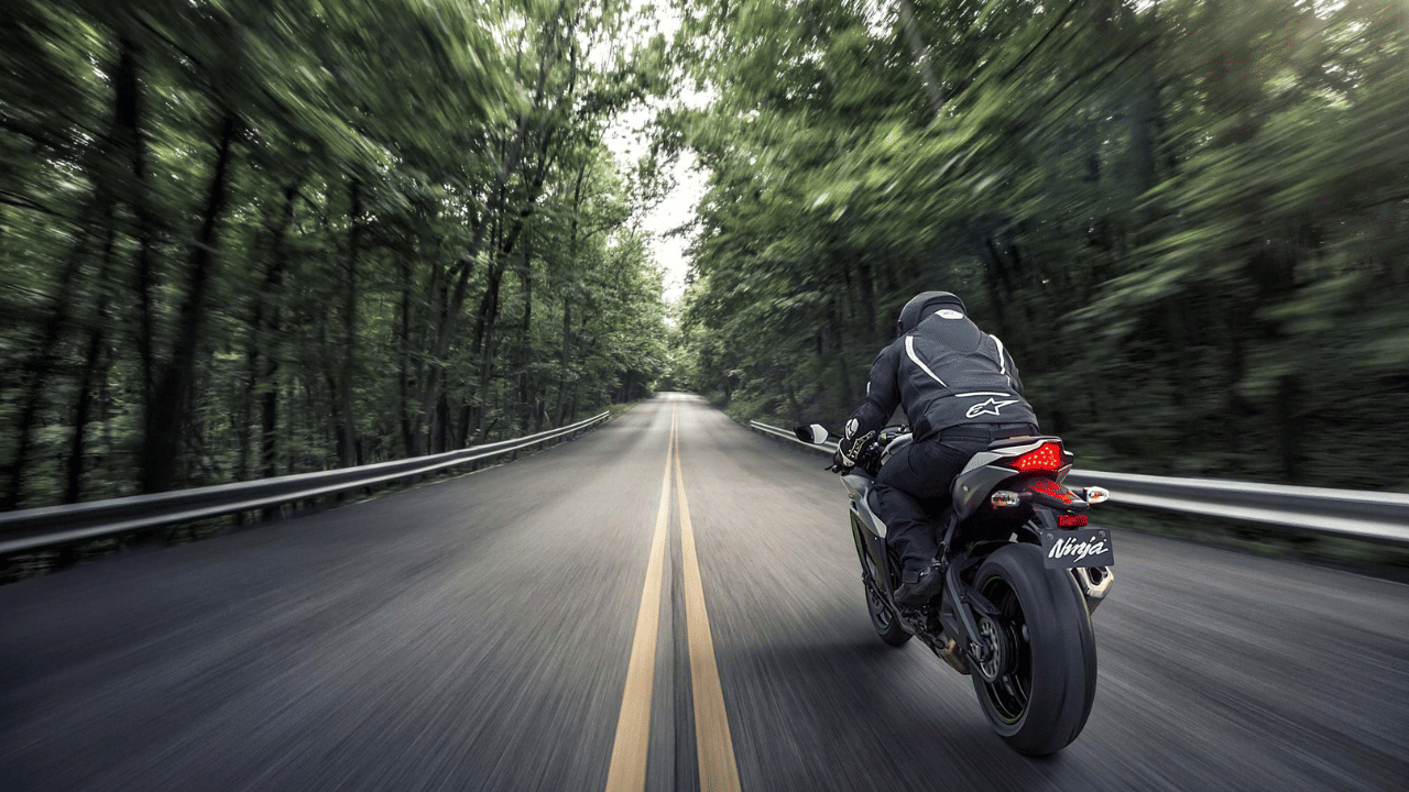 under two lakh bikes with dual channel airbags in india, bajaj pulsar n160 pulsar ns 160 tvs apache rtr 200 4