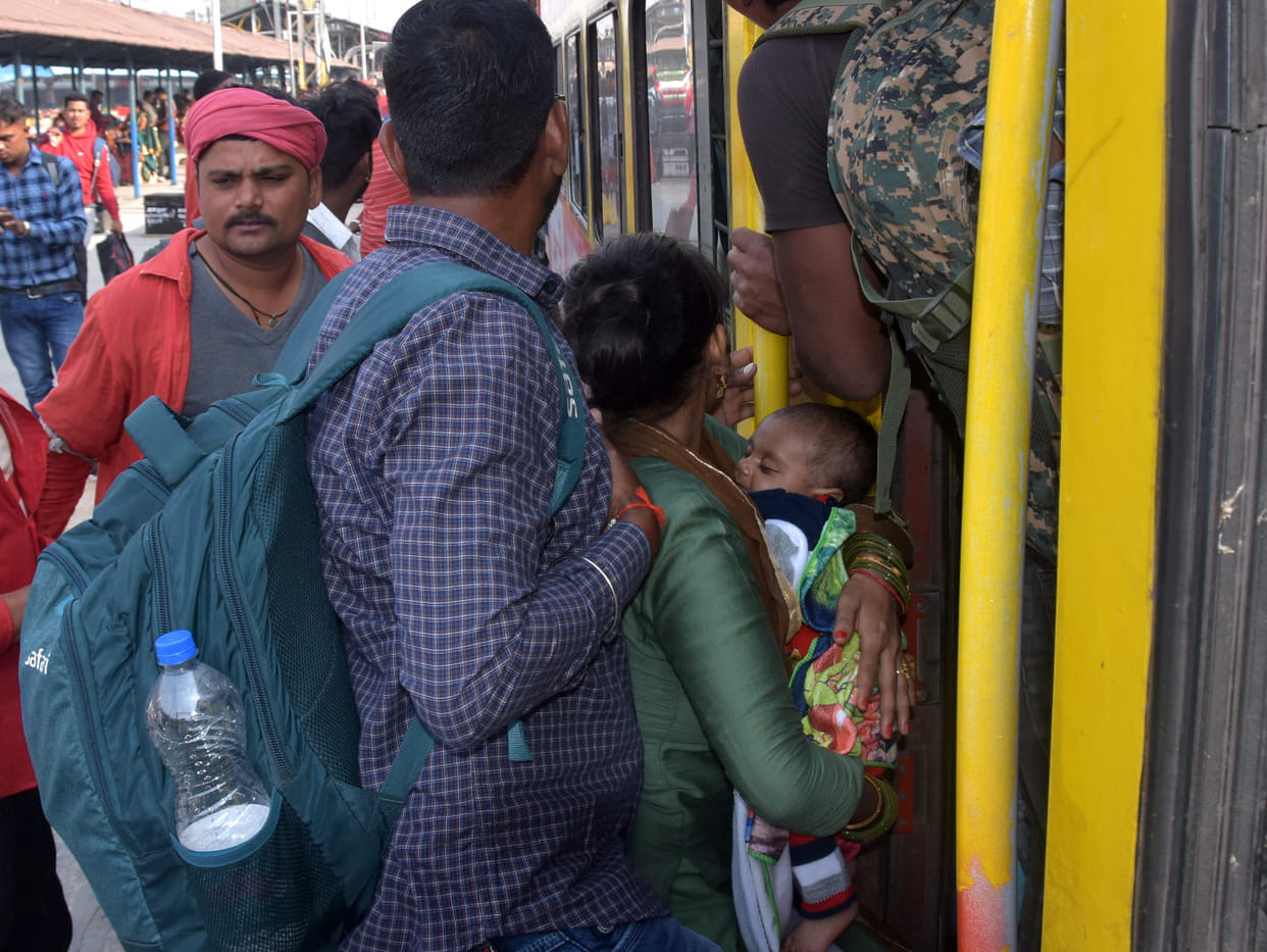 Huge crowd in trains and buses, sisters raised problems