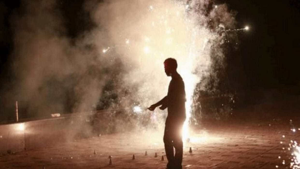 chhattisgarh 16 year old boy dies after bursting firecrackers in steel glass