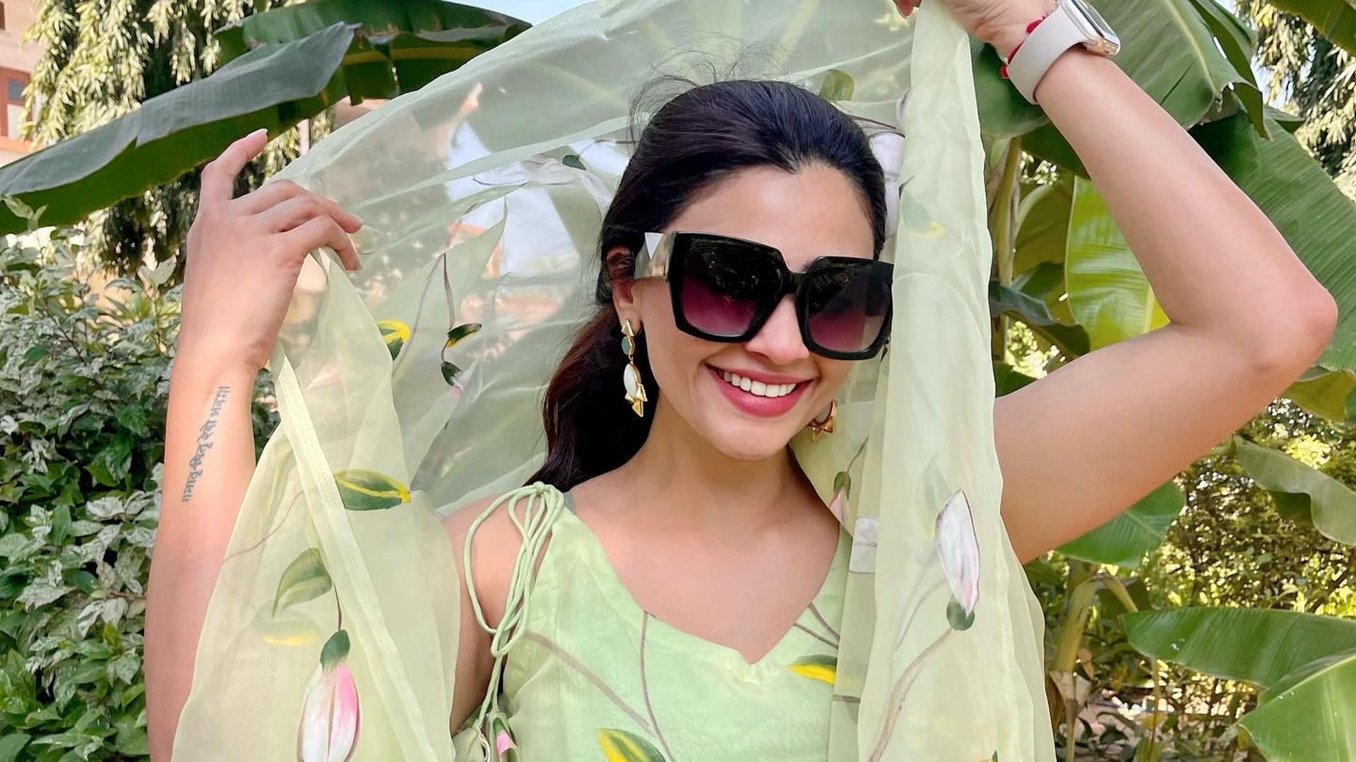 Bollywood Actress Daisy Shah to play a queen in a web series Lahora The Kingdom Directed By Shahid Kazmi