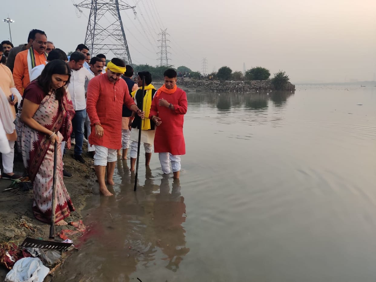 Delhi Chhath Puja: BJP will attack Kejriwal for cleaning Yamuna during Chhath Puja