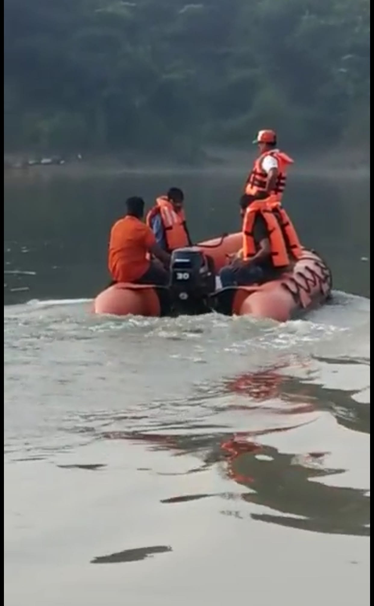Youth jumped from Paparghat bridge in Gomti river