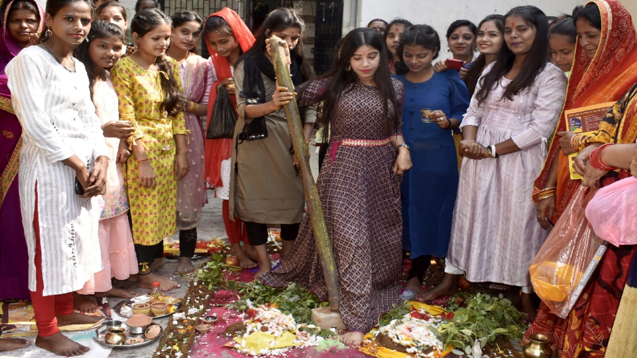 Annakoot worship done with reverence Bhai Dooj celebrated in Gorakhpur