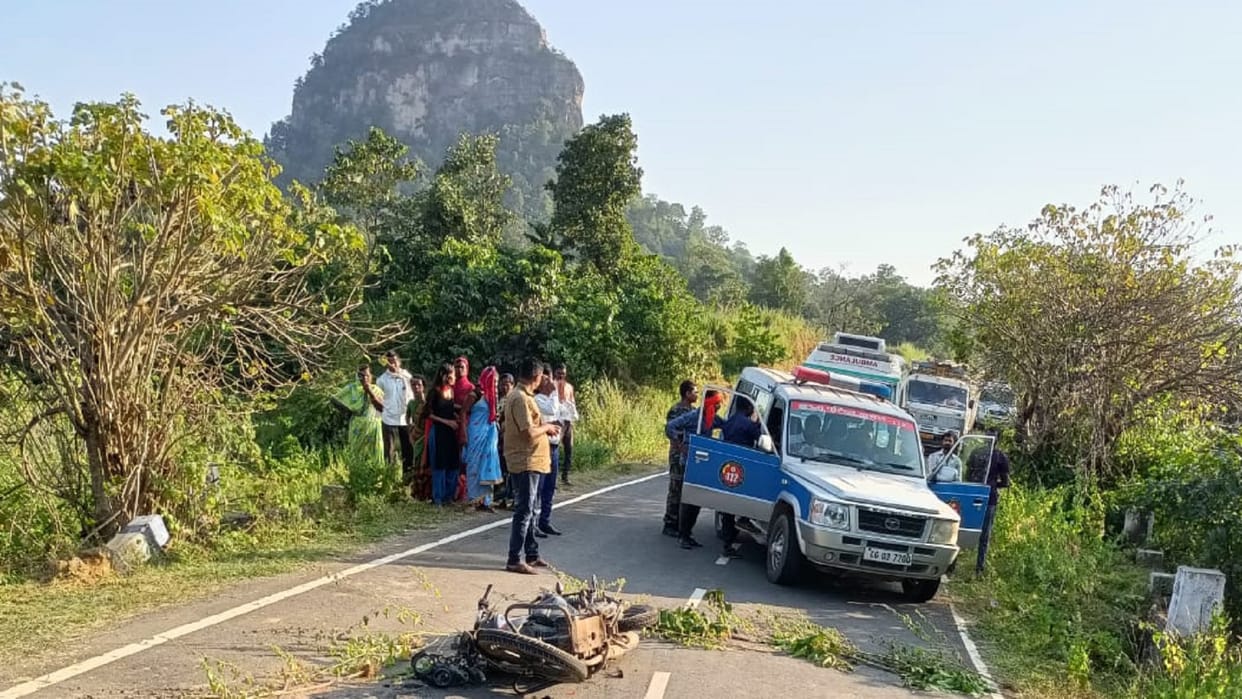 Highwa tramples two bike riders on Satrenga road in Korba death on spot