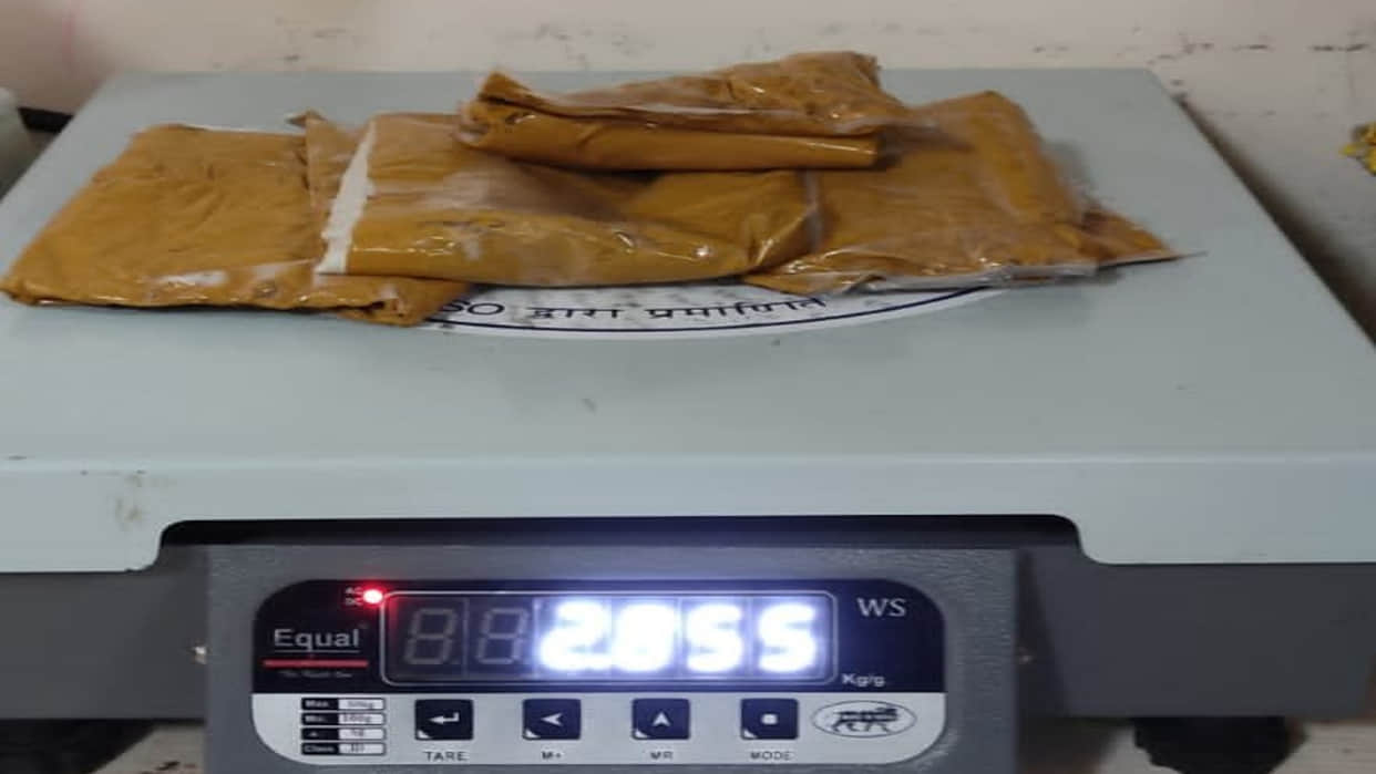 Mumbai Airport Customs intercepted 2 Indian passengers arriving from Dubai carrying 2.65 Kgs 24Kt gold wax