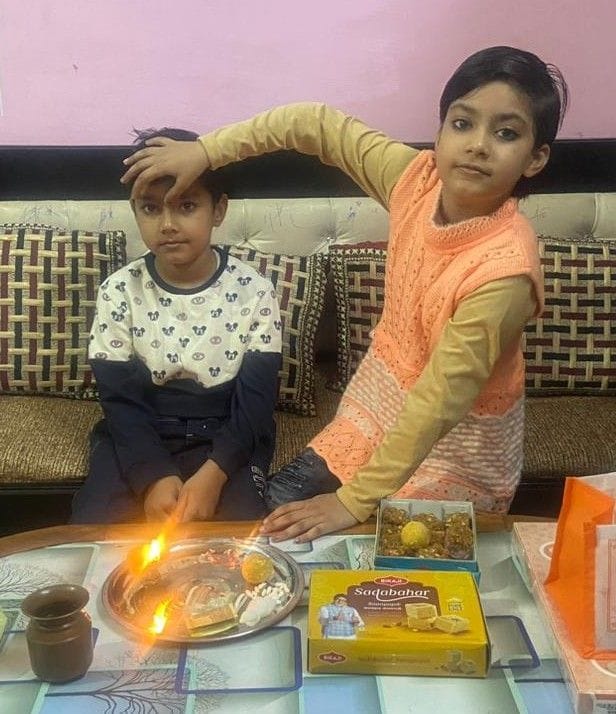 Hathras: Sisters did tilak on the foreheads of brothers, took the promise of protection